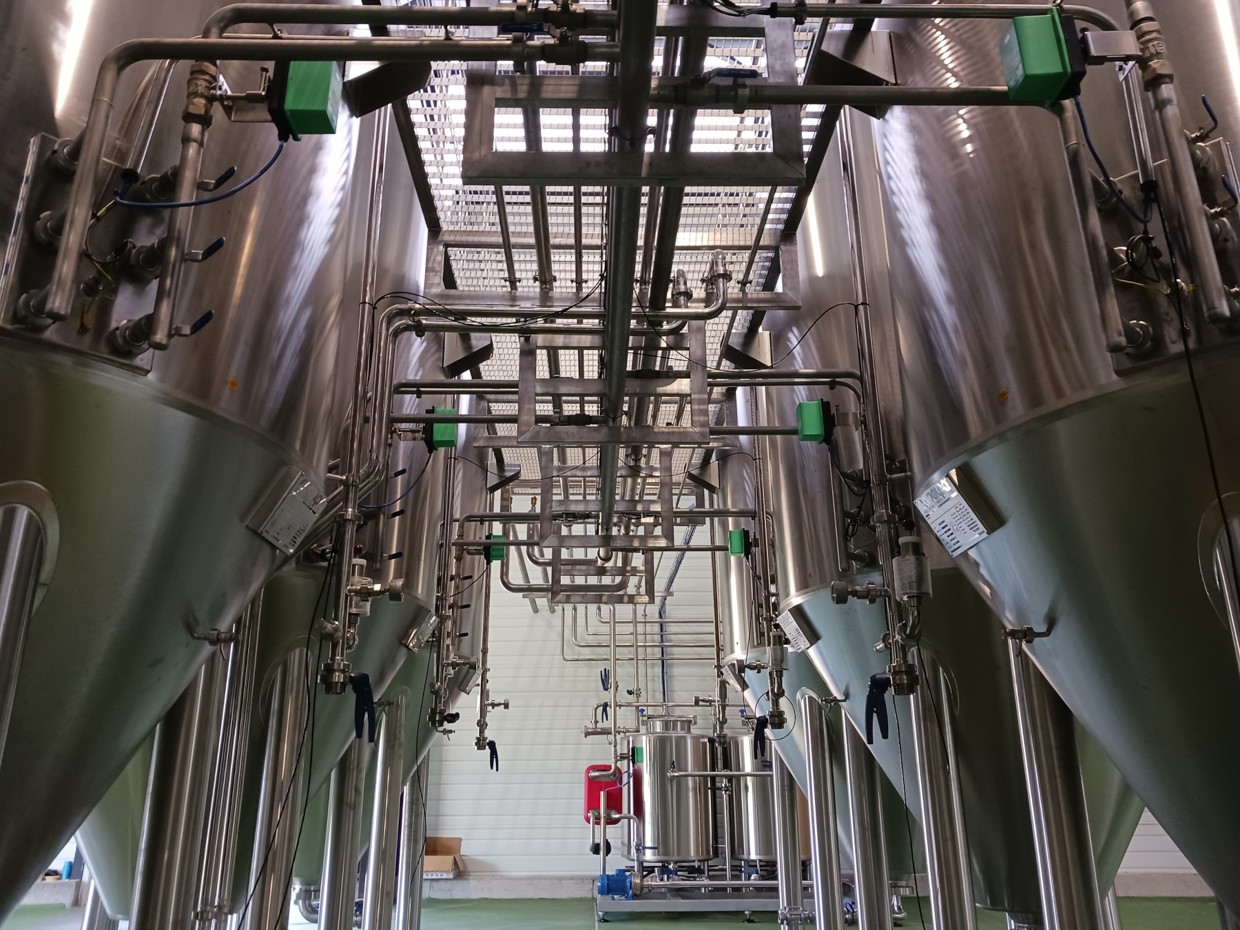 Ligne de fermenteurs de la brasserie