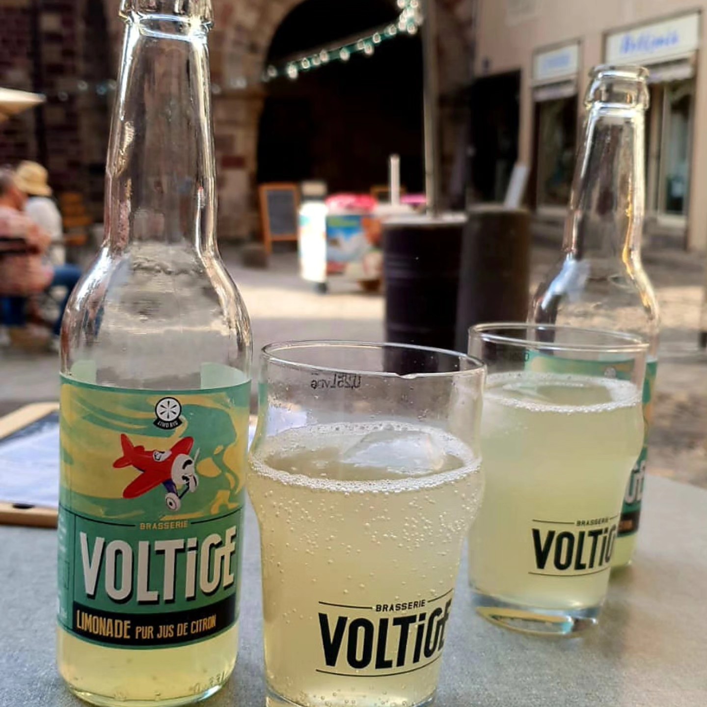 Limonade Voltige en terrasse